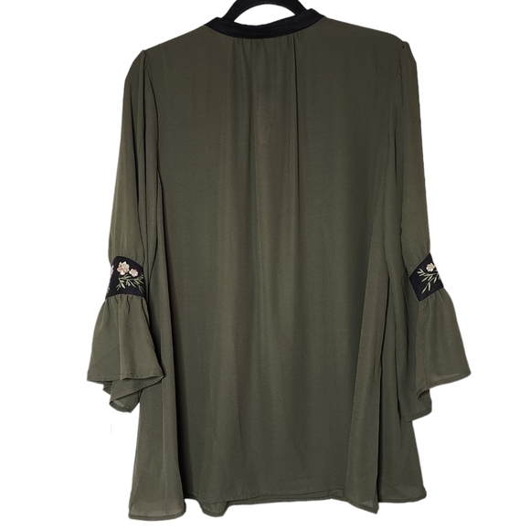 NWT style & co green floral embroidered flare sleeve blouse. Women's size 1X. - Picture 10 of 16